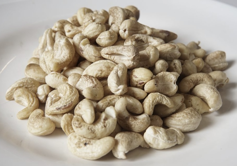 Raw Cashew Nuts SK2